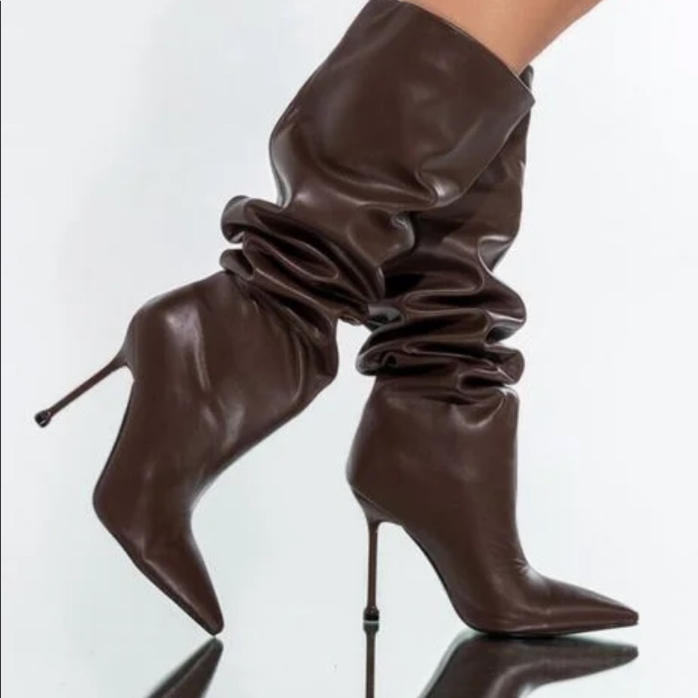 SHOPAKIRA WOMENS BOOTS SZ 10 never worn Same boot as pictured comes with box